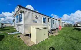 Lovely 6 Berth Caravan At Naze Marine Holiday Park In Essex Ref 17003C