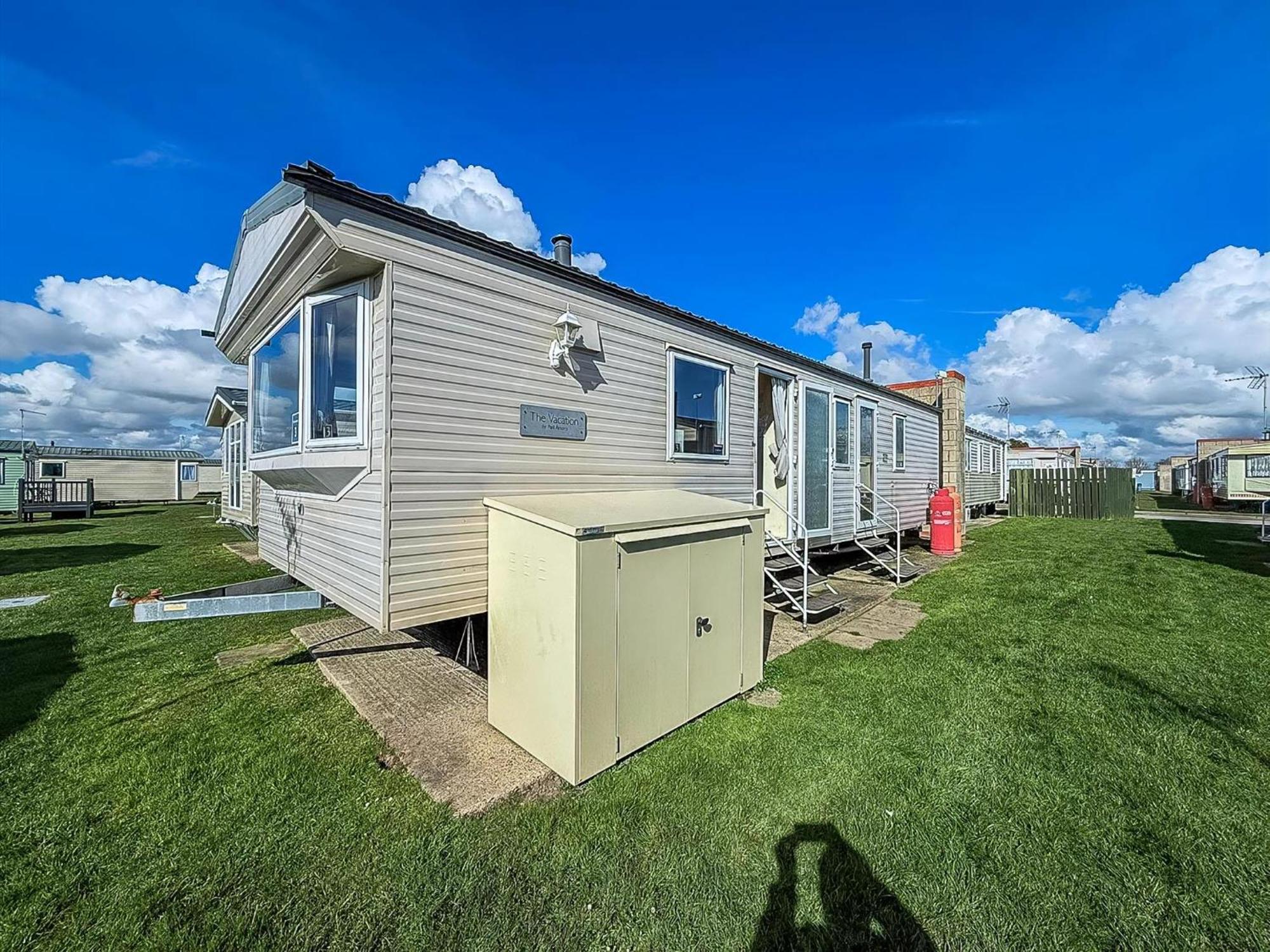 Lovely 6 Berth Caravan At Naze Marine Holiday Park In Essex Ref 17003C Walton-on-the-Naze Exterior photo