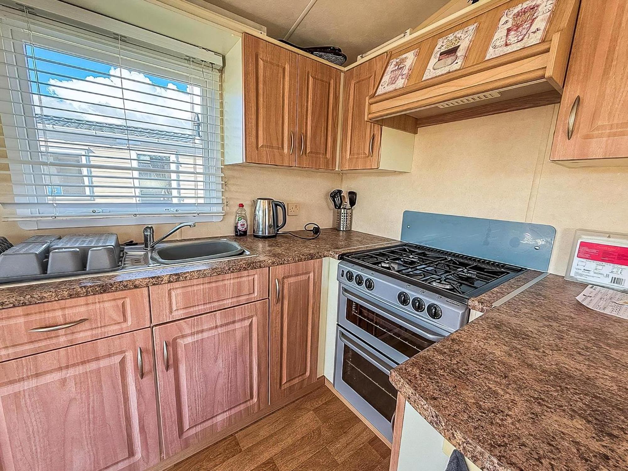 Lovely 6 Berth Caravan At Naze Marine Holiday Park In Essex Ref 17003C Walton-on-the-Naze Exterior photo