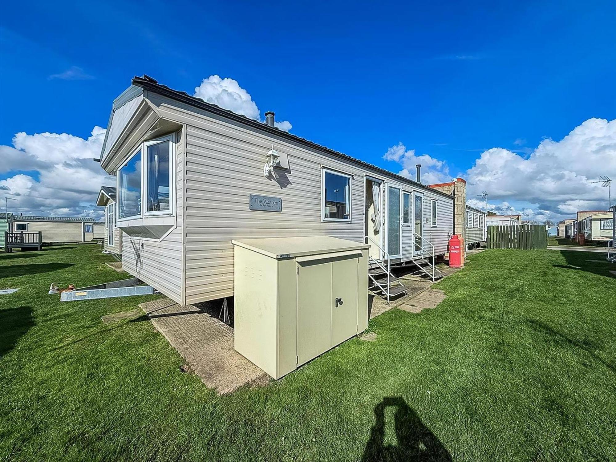 Lovely 6 Berth Caravan At Naze Marine Holiday Park In Essex Ref 17003C Walton-on-the-Naze Exterior photo